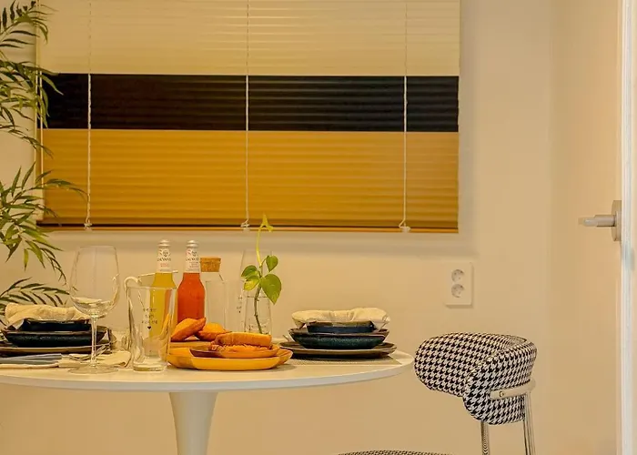 Gangnam,5-minute Walk From Seonjeongneung Station,located In Nonhyeon,4 People,apgujeong, Itaewon Appartement *