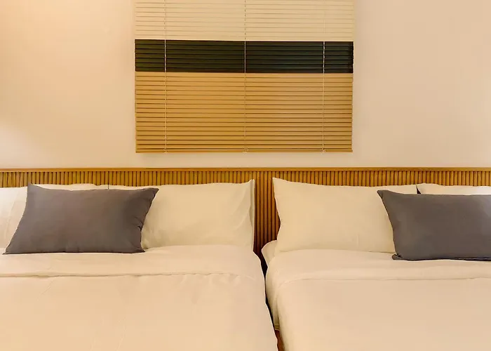 Gangnam,5-minute Walk From Seonjeongneung Station,located In Nonhyeon,4 People,apgujeong, Itaewon *