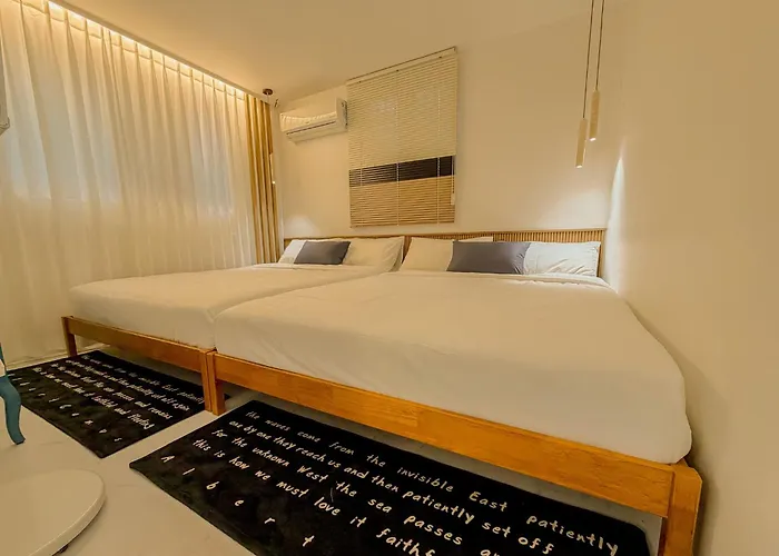 Gangnam,5-minute Walk From Seonjeongneung Station,located In Nonhyeon,4 People,apgujeong, Itaewon * Seoel