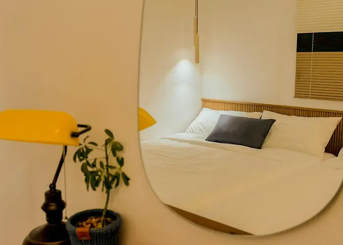 Gangnam,5-minute Walk From Seonjeongneung Station,located In Nonhyeon,4 People,apgujeong, Itaewon *