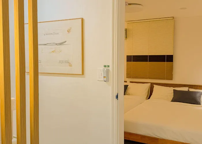 Gangnam,5-minute Walk From Seonjeongneung Station,located In Nonhyeon,4 People,apgujeong, Itaewon * Seoel