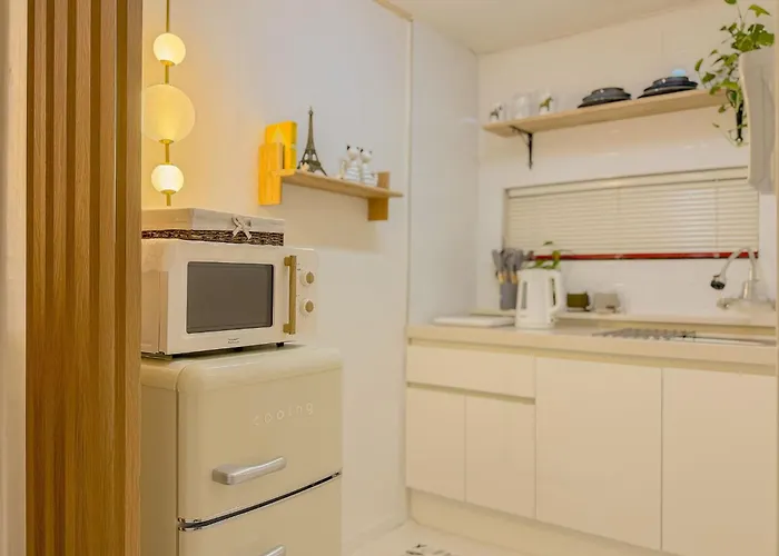 Gangnam,5-minute Walk From Seonjeongneung Station,located In Nonhyeon,4 People,apgujeong, Itaewon *