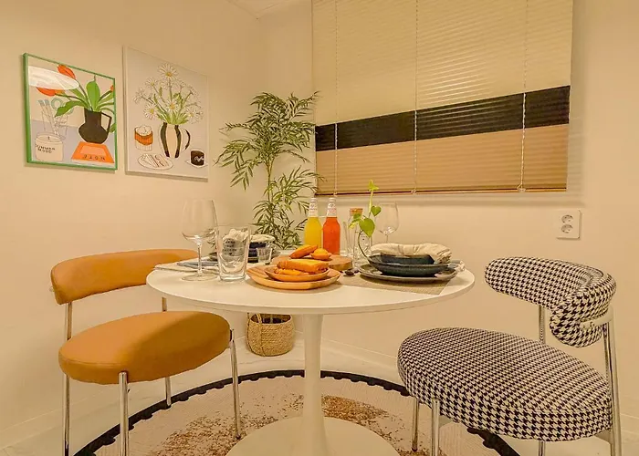 Appartement Gangnam,5-minute Walk From Seonjeongneung Station,located In Nonhyeon,4 People,apgujeong, Itaewon Seoel