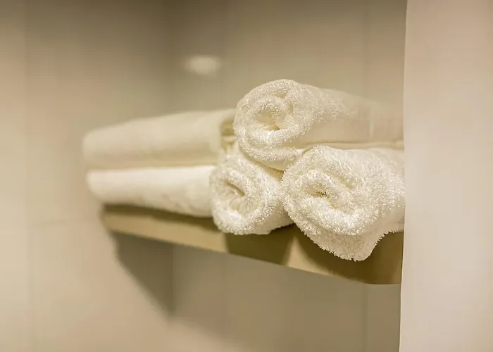 Gangnam,5-minute Walk From Seonjeongneung Station,located In Nonhyeon,4 People,apgujeong, Itaewon *