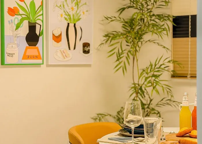 Gangnam,5-minute Walk From Seonjeongneung Station,located In Nonhyeon,4 People,apgujeong, Itaewon *